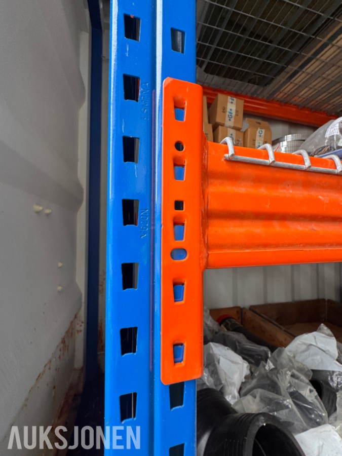 2013 20 fots container med reoler