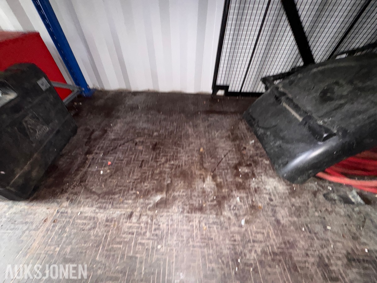 2013 20 fots container med reoler