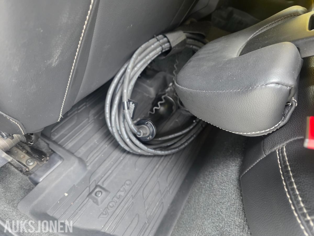 2018 Volvo  V60 2.4D D6 TWIN ENGINGE LADBAR HYBRID, 138000km