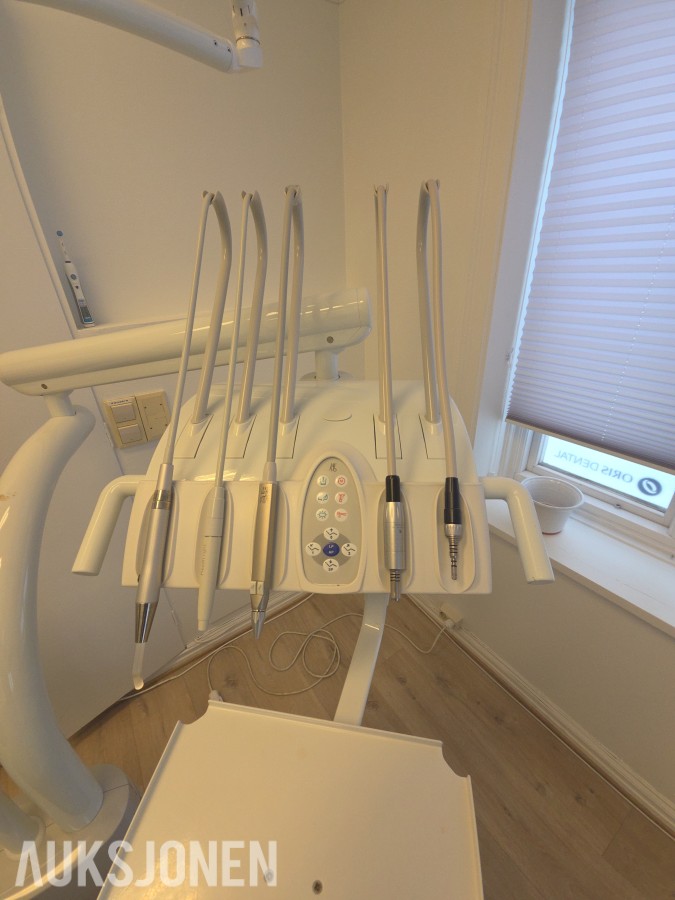 KaVo 1058 behandlingsunit med operasjonslampe og integrert røntgenarm