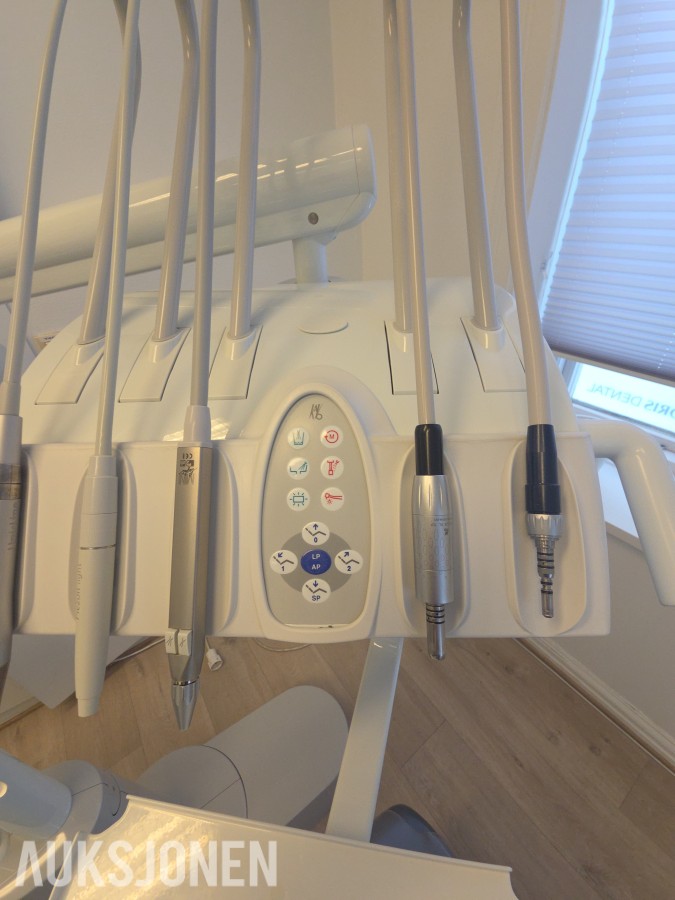 KaVo 1058 behandlingsunit med operasjonslampe og integrert røntgenarm