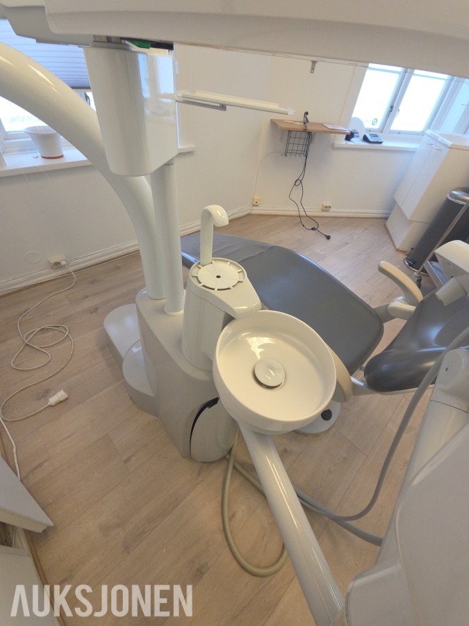 KaVo 1058 behandlingsunit med operasjonslampe og integrert røntgenarm