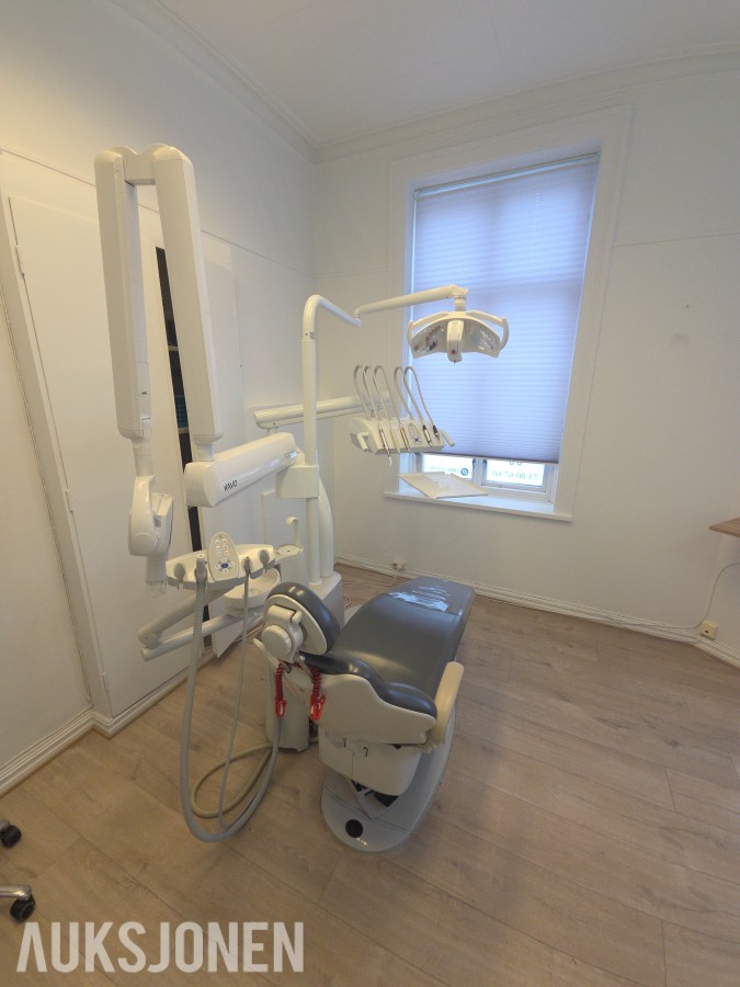 KaVo 1058 behandlingsunit med operasjonslampe og integrert røntgenarm