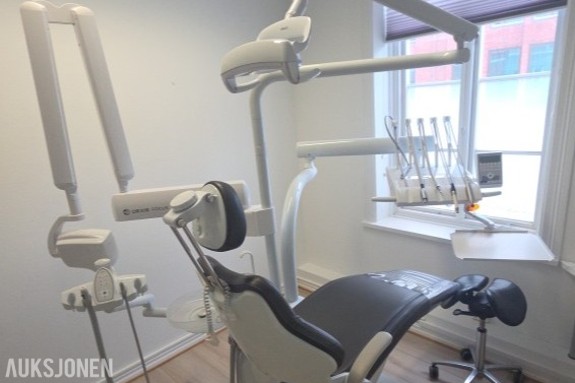 KaVo ESTETICA E50 Life behandlingsunit 2024 med DEXIS Focus røntgen og LED-operasjonslampe