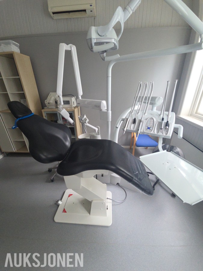 KaVo 1058 tannlegeunit med Heka Dental behandlingsstol og operasjonslampe