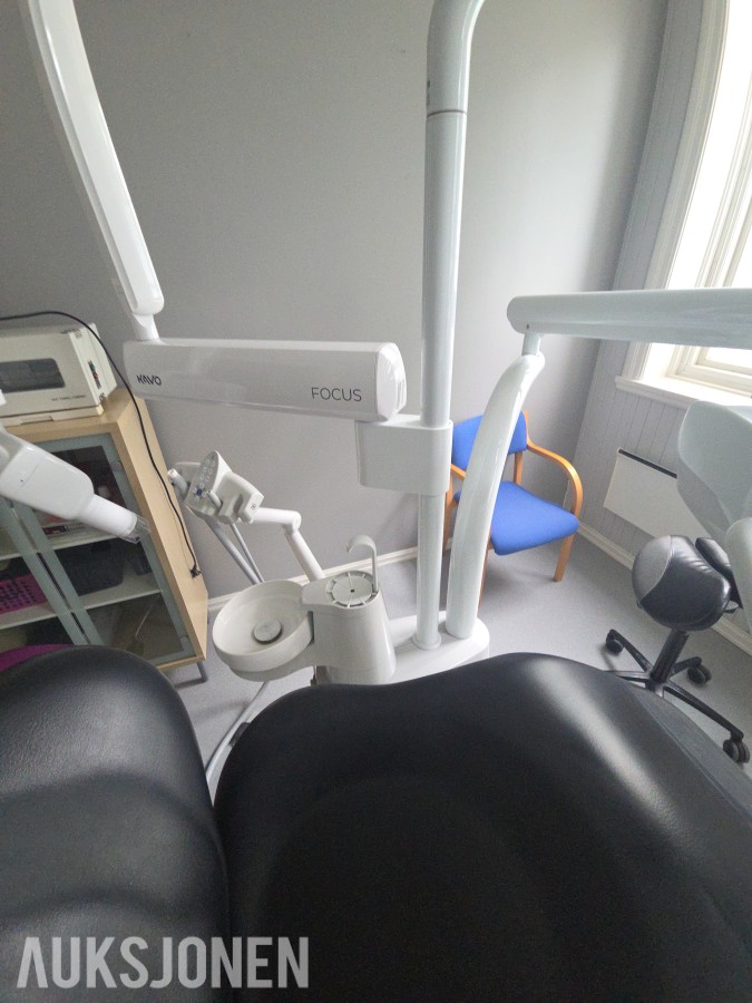 KaVo 1058 tannlegeunit med Heka Dental behandlingsstol og operasjonslampe