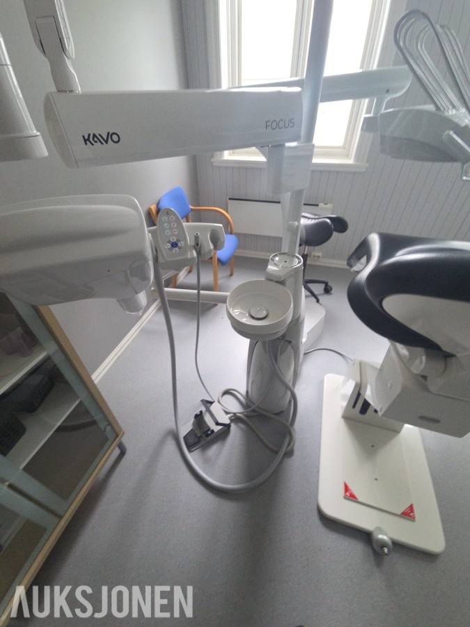 KaVo 1058 tannlegeunit med Heka Dental behandlingsstol og operasjonslampe