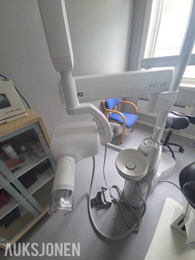 KaVo 1058 tannlegeunit med Heka Dental behandlingsstol og operasjonslampe