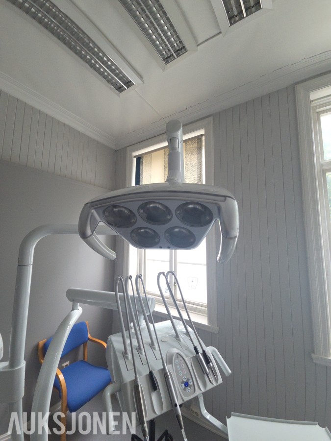 KaVo 1058 tannlegeunit med Heka Dental behandlingsstol og operasjonslampe