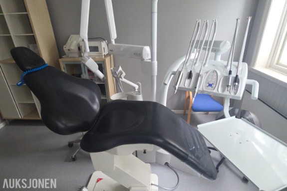 KaVo 1058 tannlegeunit med Heka Dental behandlingsstol og operasjonslampe