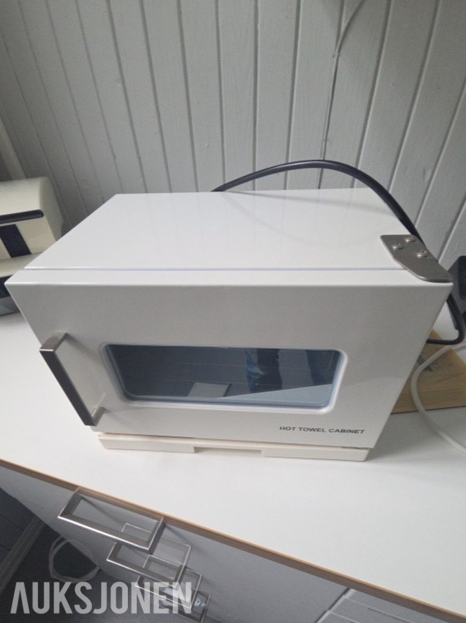 Hot Towel Cabinet T-01 – Håndklevarmer med UV-funksjon 7L