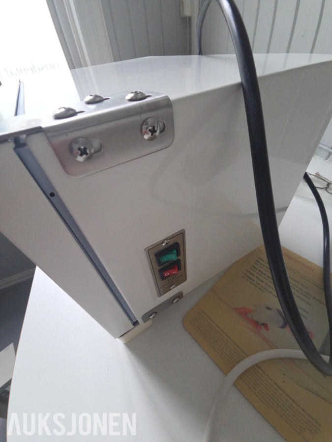 Hot Towel Cabinet T-01 – Håndklevarmer med UV-funksjon 7L