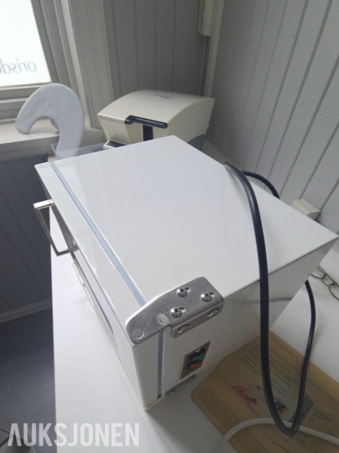 Hot Towel Cabinet T-01 – Håndklevarmer med UV-funksjon 7L