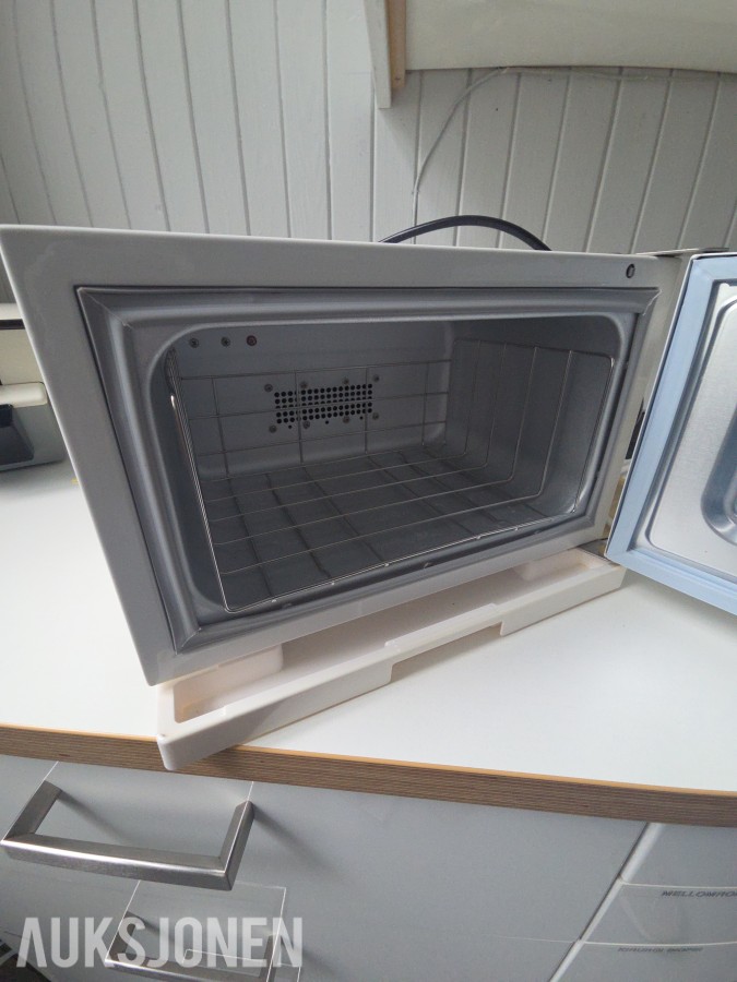 Hot Towel Cabinet T-01 – Håndklevarmer med UV-funksjon 7L