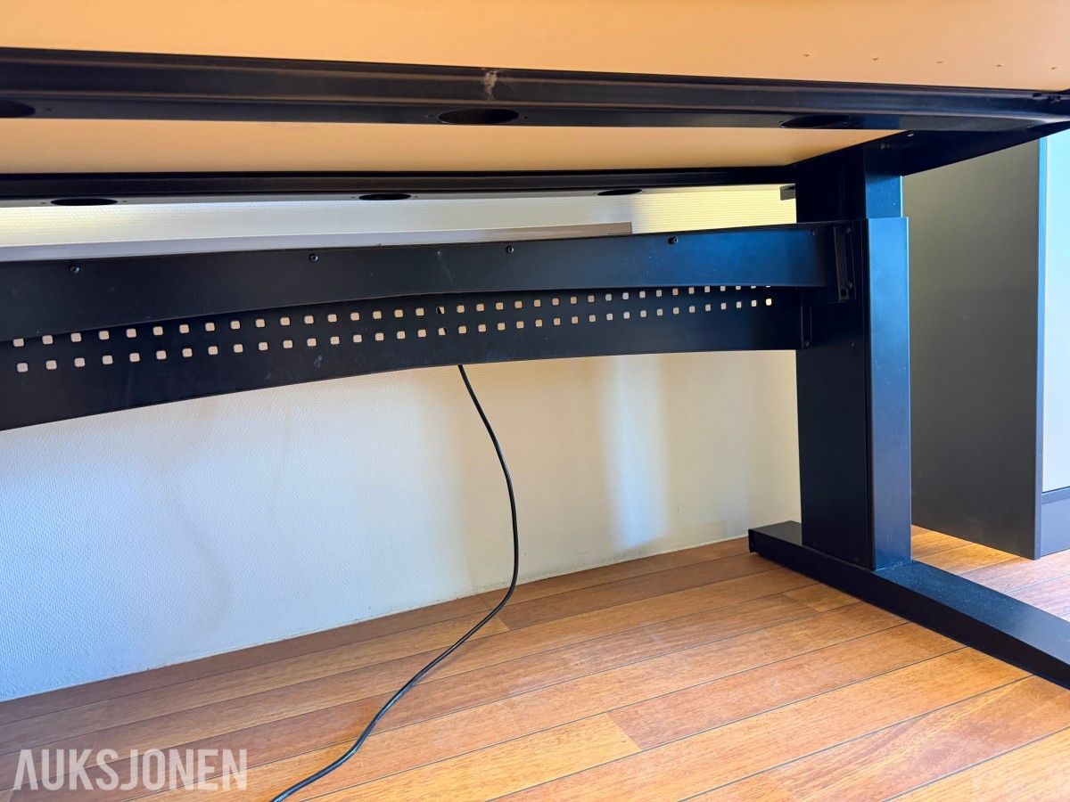 1900 ConSet Skrivebord Hev/Senk Skrivebord