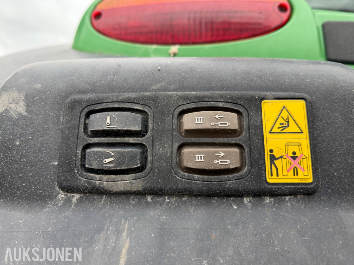 2018 John Deere 6155 R