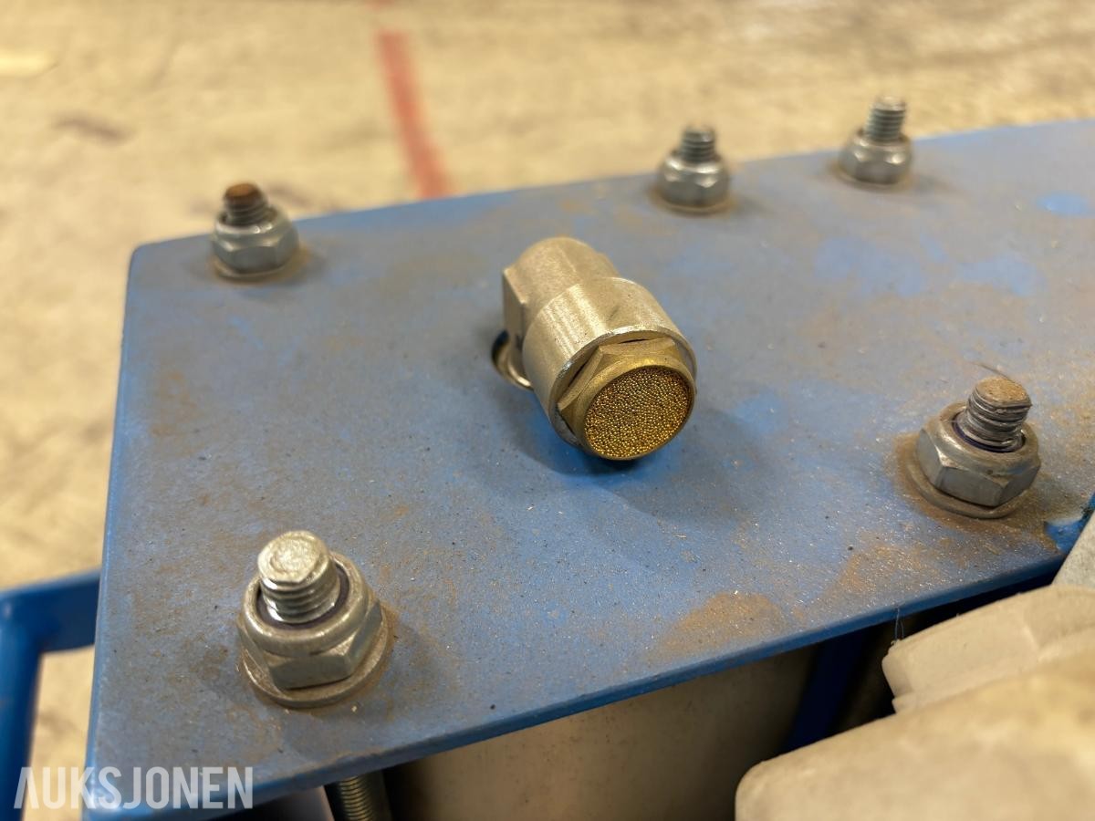 Pneumatisk 4-veis trykkluftfordeler / fordelingsstasjon med styreskap – 230V