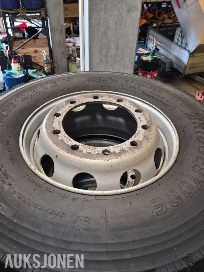 Ca 60 stk lastebil hjul med og uten felger