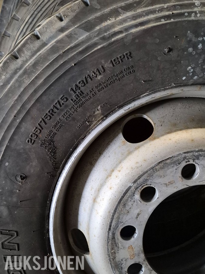 Ca 60 stk lastebil hjul med og uten felger