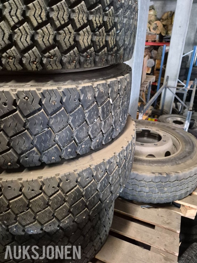 Ca 60 stk lastebil hjul med og uten felger
