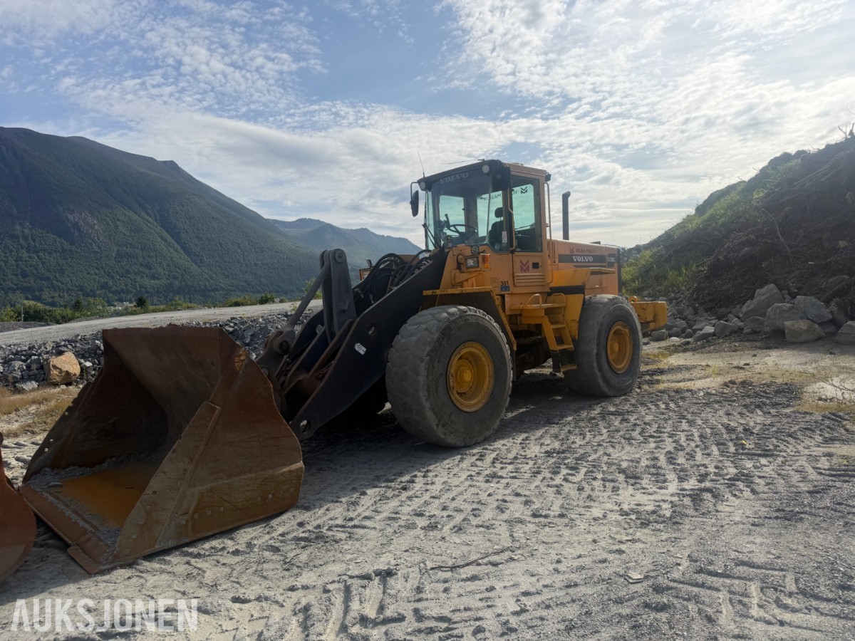 1997 Volvo L120C m/ HK-feste og 2 skuffer