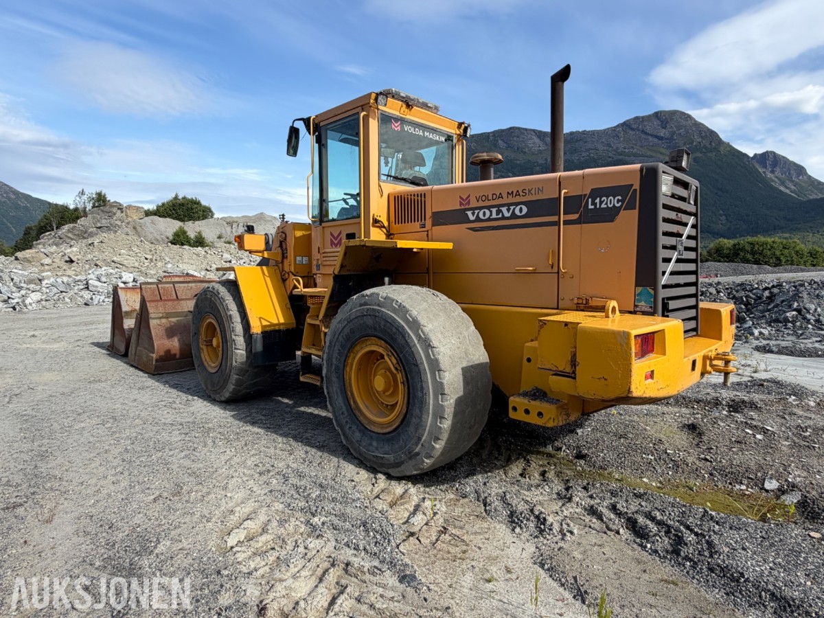 1997 Volvo L120C m/ HK-feste og 2 skuffer