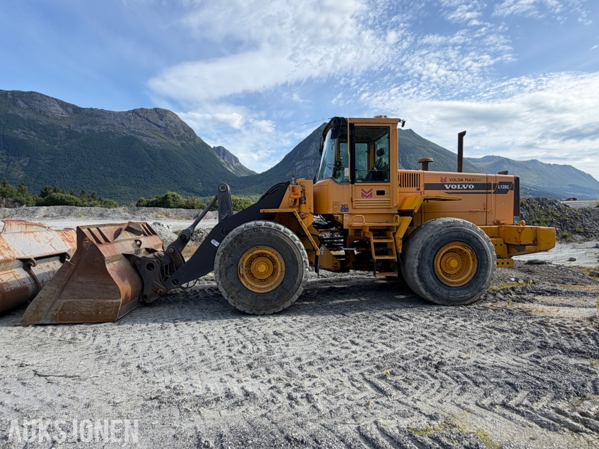 1997 Volvo L120C m/ HK-feste og 2 skuffer