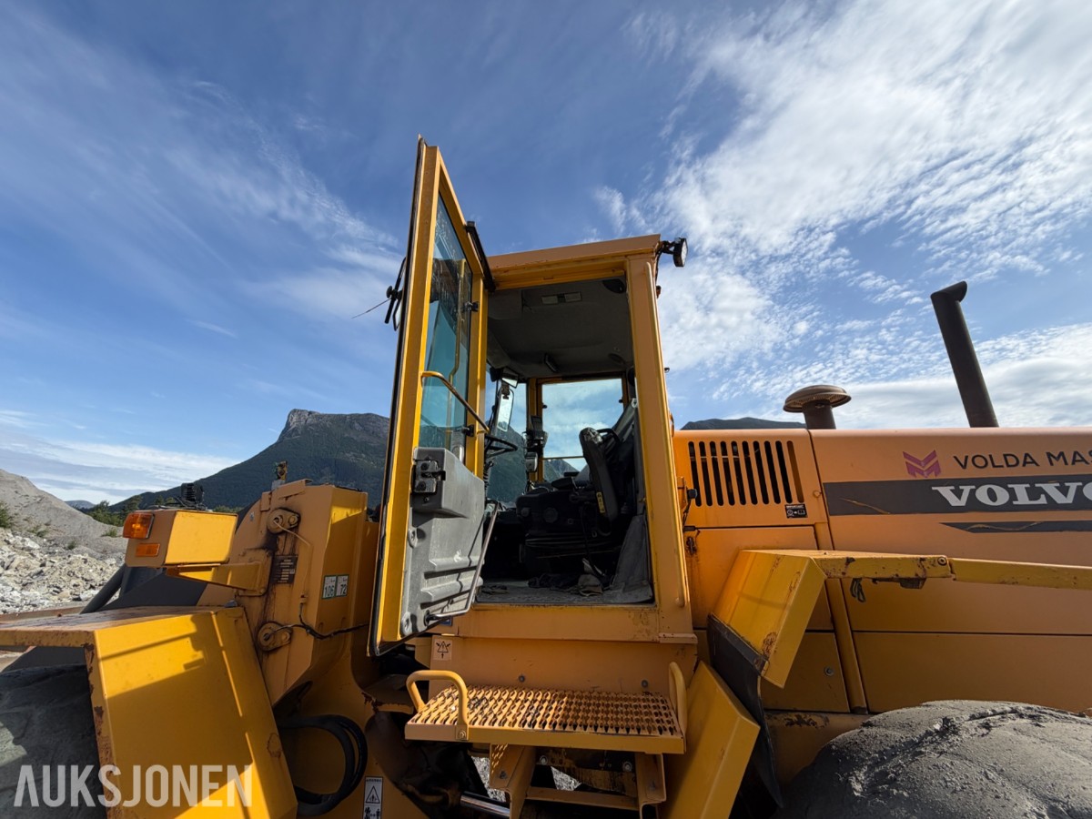 1997 Volvo L120C m/ HK-feste og 2 skuffer