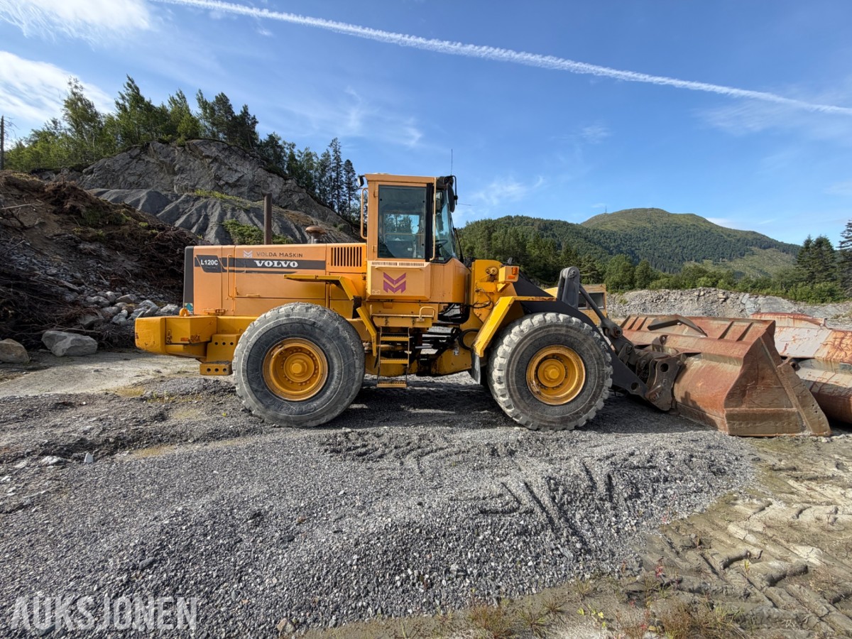 1997 Volvo L120C m/ HK-feste og 2 skuffer