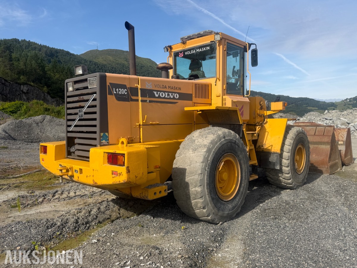1997 Volvo L120C m/ HK-feste og 2 skuffer