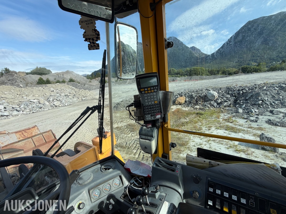 1997 Volvo L120C m/ HK-feste og 2 skuffer