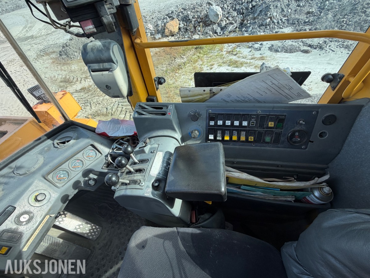 1997 Volvo L120C m/ HK-feste og 2 skuffer