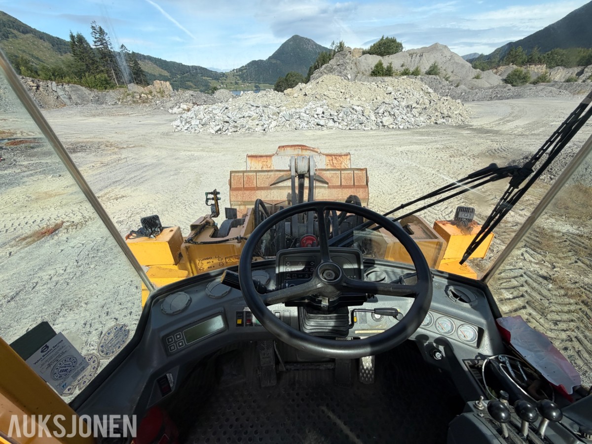 1997 Volvo L120C m/ HK-feste og 2 skuffer