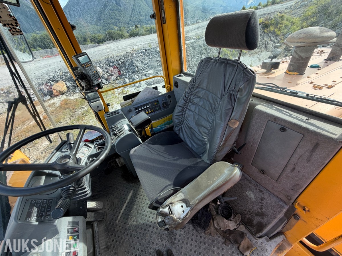 1997 Volvo L120C m/ HK-feste og 2 skuffer