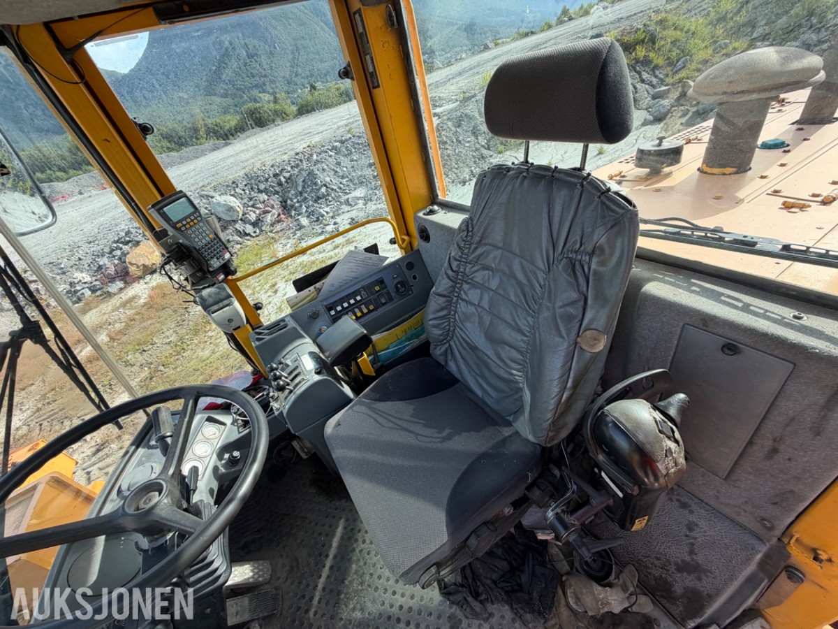 1997 Volvo L120C m/ HK-feste og 2 skuffer