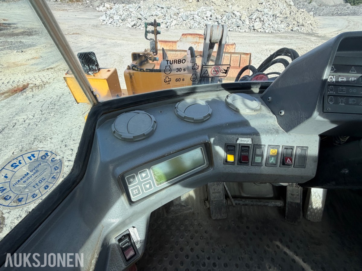 1997 Volvo L120C m/ HK-feste og 2 skuffer