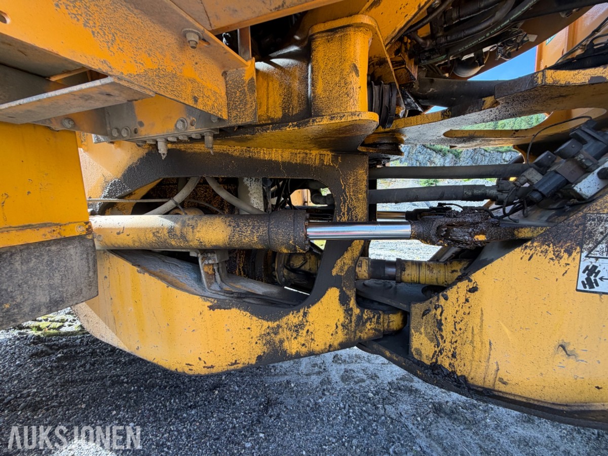 1997 Volvo L120C m/ HK-feste og 2 skuffer