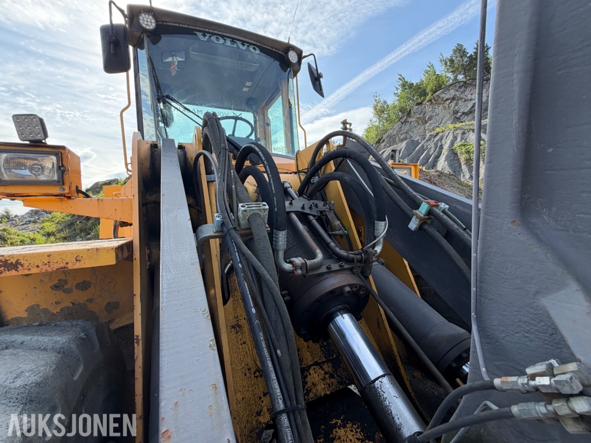 1997 Volvo L120C m/ HK-feste og 2 skuffer