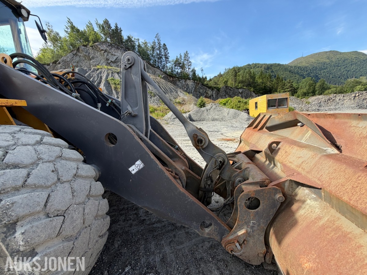1997 Volvo L120C m/ HK-feste og 2 skuffer