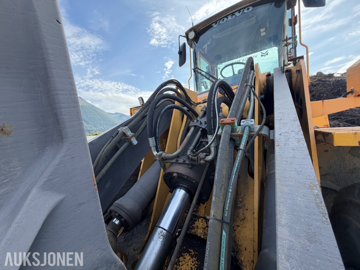 1997 Volvo L120C m/ HK-feste og 2 skuffer