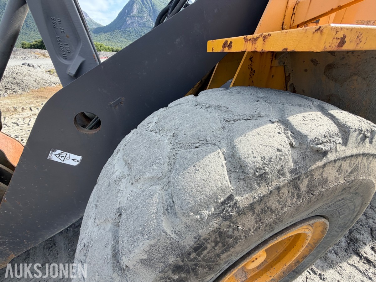 1997 Volvo L120C m/ HK-feste og 2 skuffer