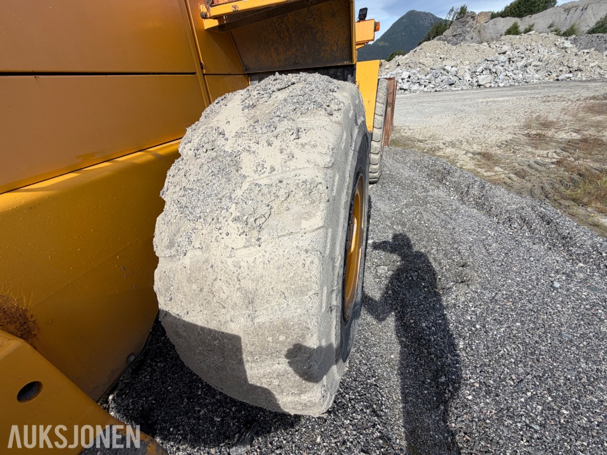 1997 Volvo L120C m/ HK-feste og 2 skuffer