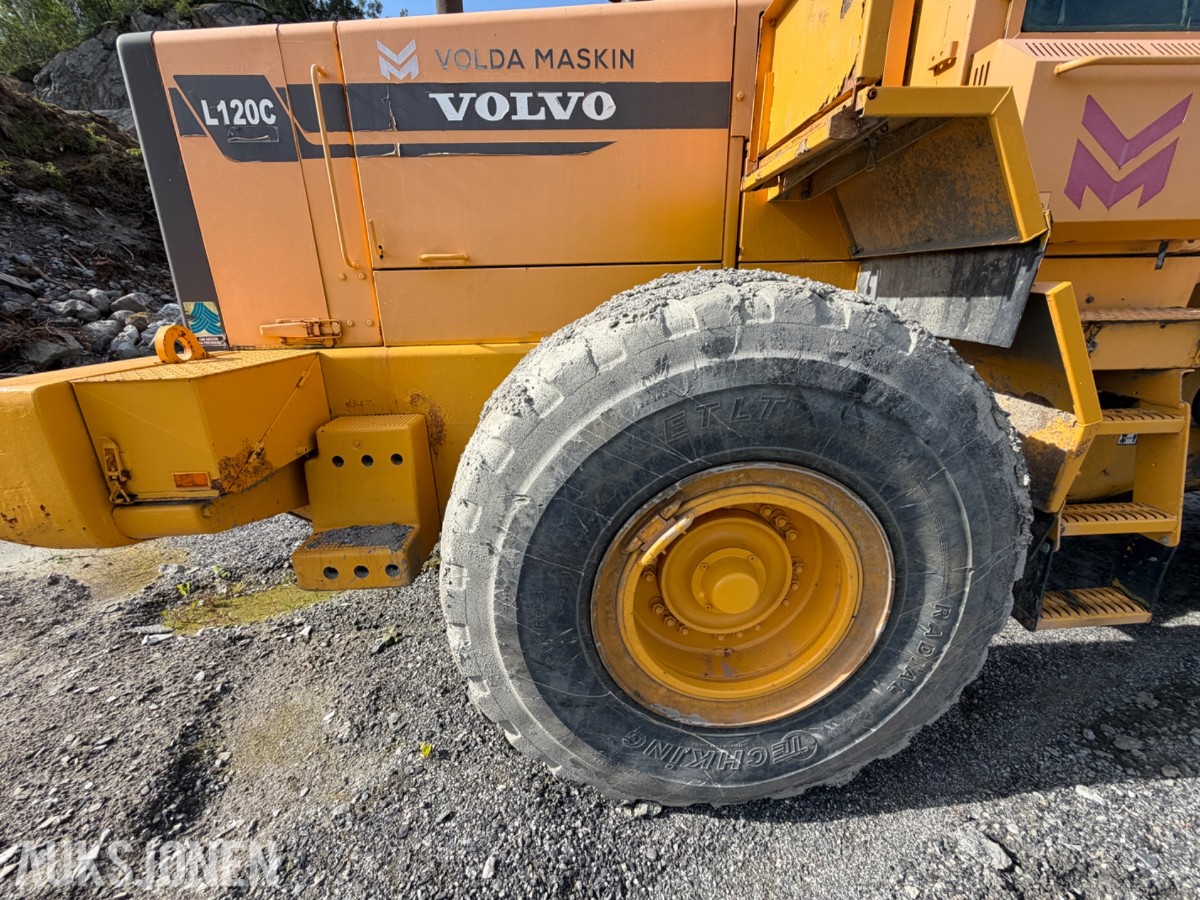 1997 Volvo L120C m/ HK-feste og 2 skuffer