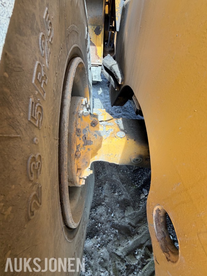 1997 Volvo L120C m/ HK-feste og 2 skuffer