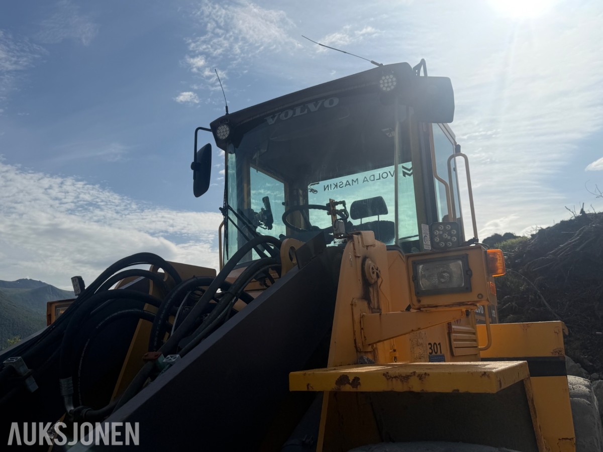 1997 Volvo L120C m/ HK-feste og 2 skuffer