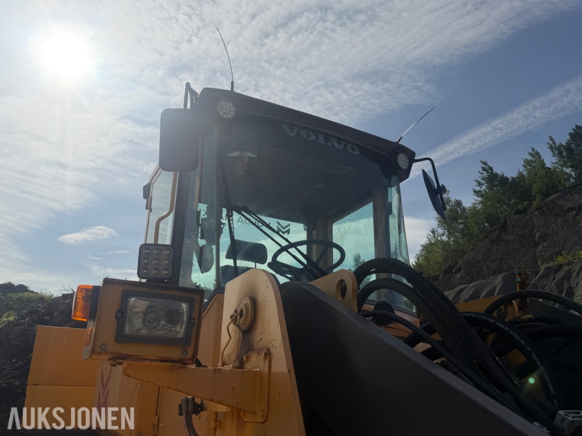 1997 Volvo L120C m/ HK-feste og 2 skuffer