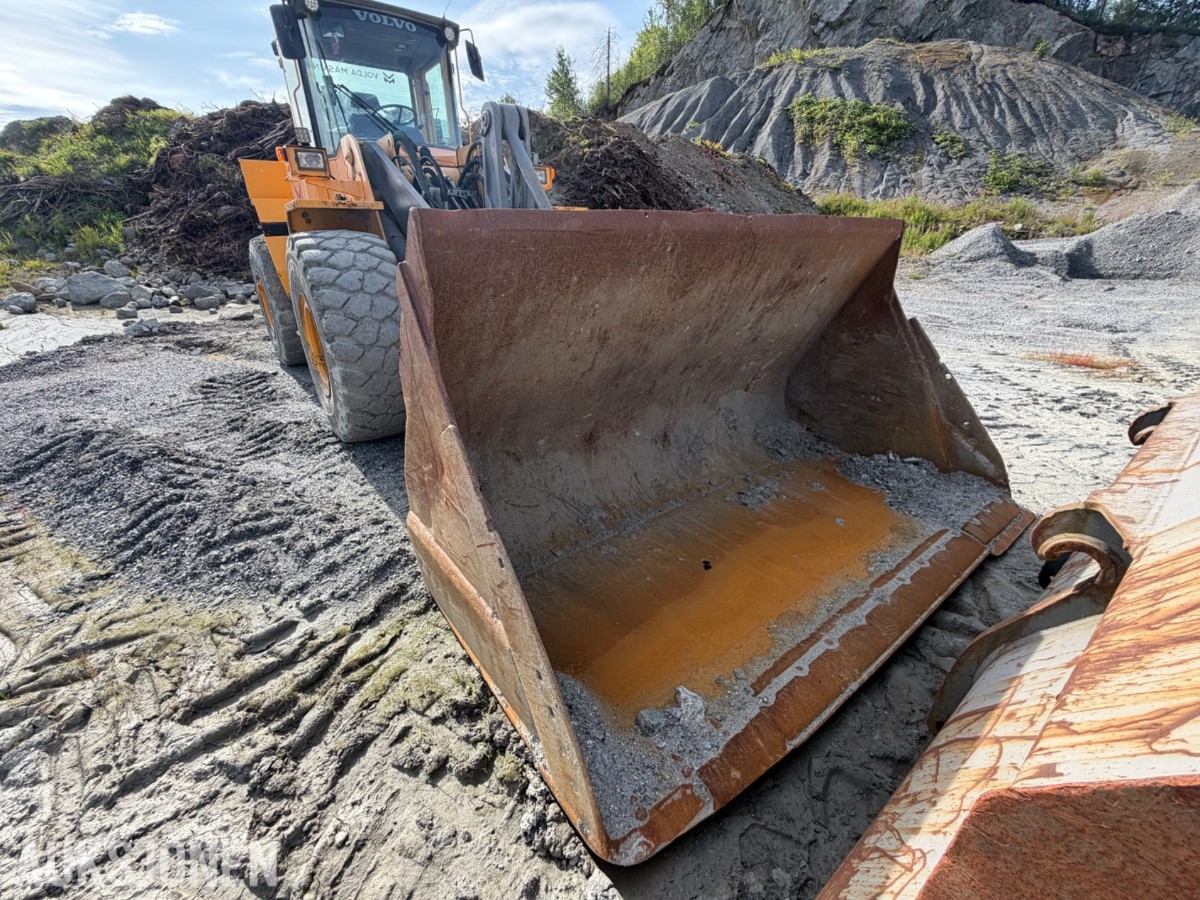 1997 Volvo L120C m/ HK-feste og 2 skuffer