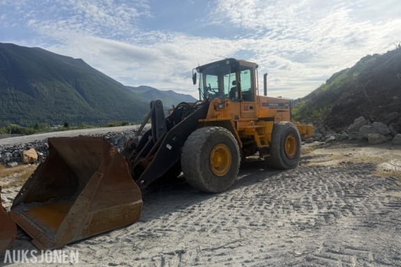 1997 Volvo L120C m/ HK-feste og 2 skuffer