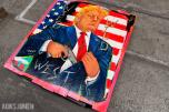 Originalt kunstverk på trepanel – signert – motiv av Donald Trump