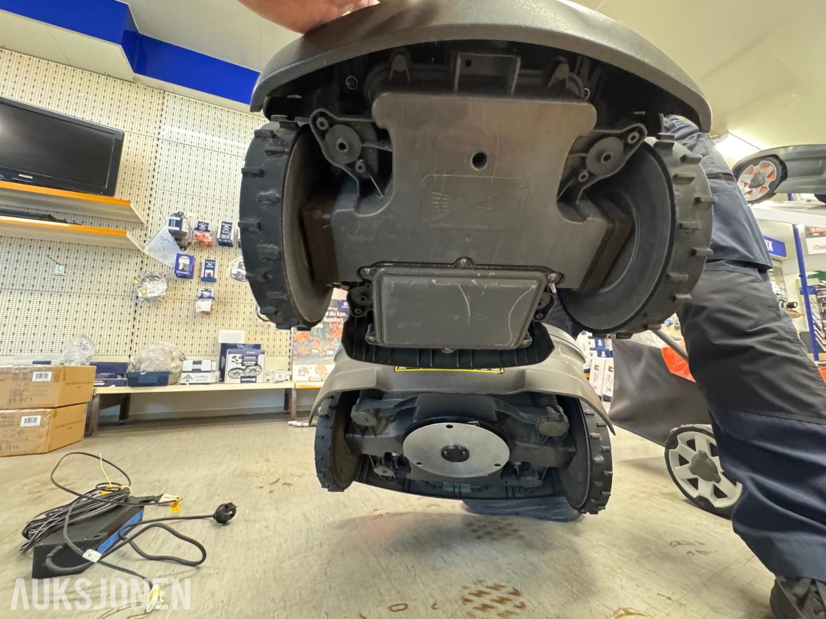 2023 Husqvarna Automower 435X AWD